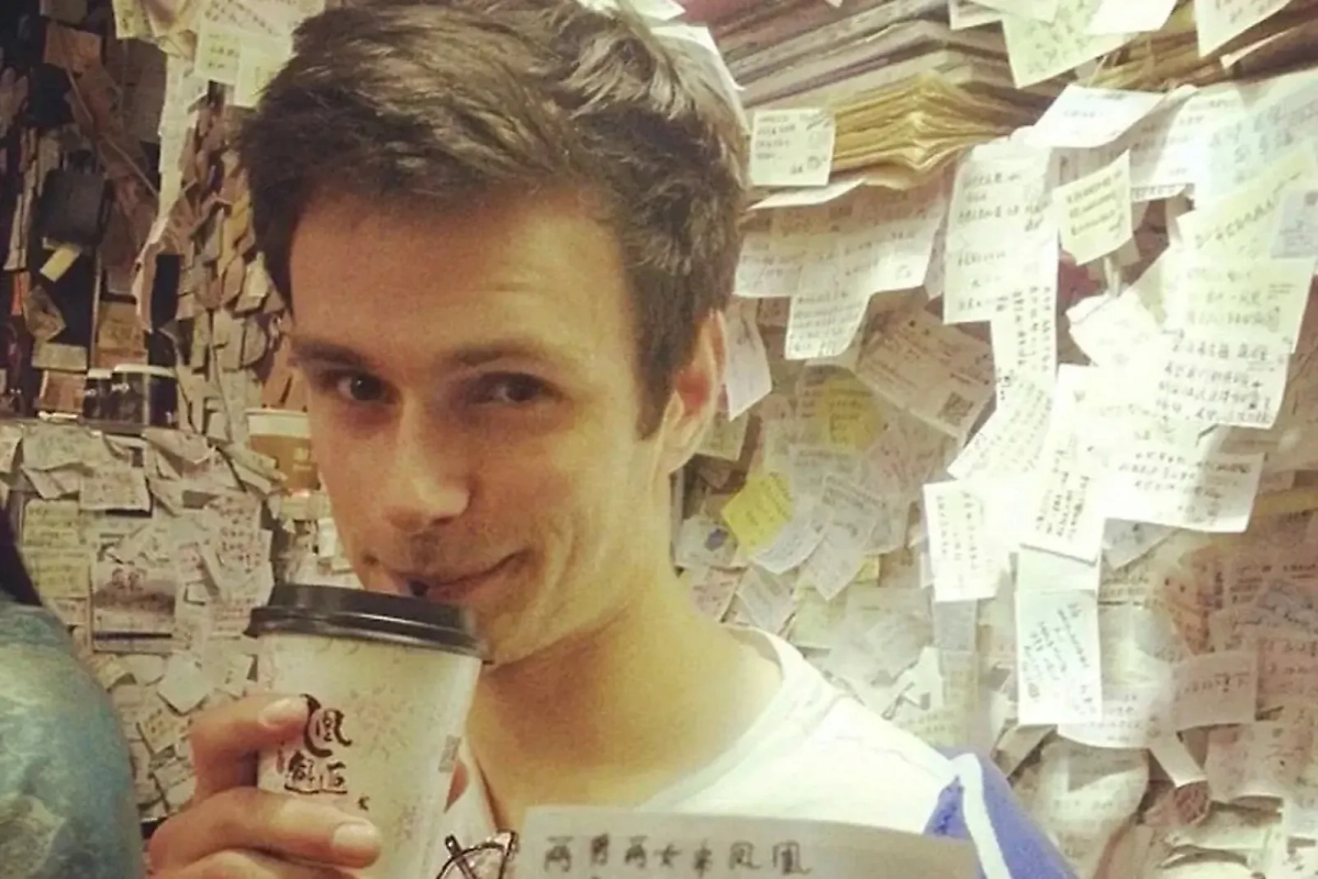 Австралиец Бен Макмахон забыл свой родной австралийский английский после того, как его мозгу стало плохо. Фото © Facebook (признан экстремистской организацией и запрещён на территории Российской Федерации) / Benjamin McMahon