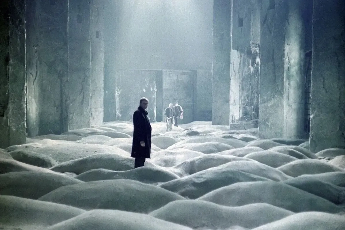 Андрей Тарковский снял фильм «Сталкер» по повести братьев Стругацких. Фото © «Сталкер» (1979), режиссёр Андрей Тарковский, сценаристы Аркадий Стругацкий, Борис Стругацкий, Андрей Тарковский / Kinopoisk 