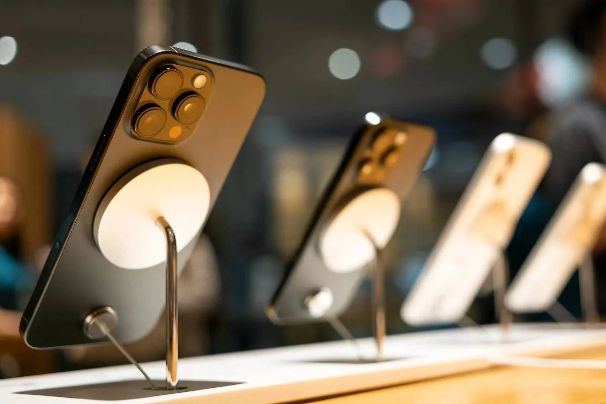 iPhone 17 Pro — когда начнутся мировые продажи. Фото © Shutterstock / FOTODOM / Wongsakorn 2468