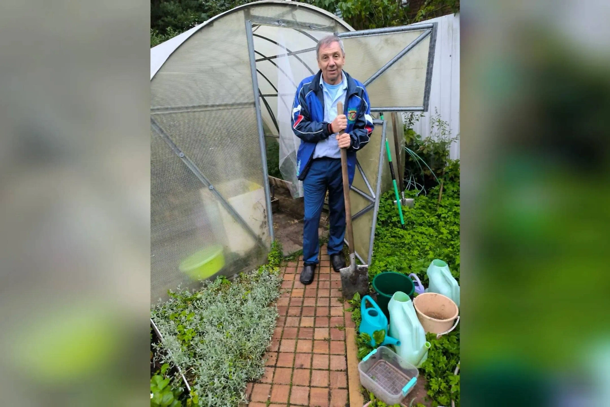 Сергей Марков* уехал капать огород. Фото © Telegram / Логика Маркова