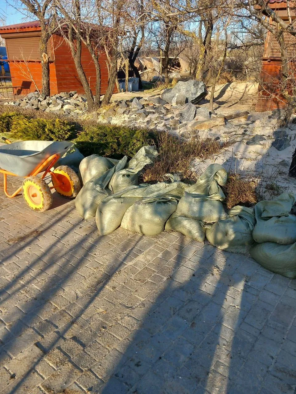 На побережье Азовского моря в Запорожской области обнаружили выбросы мазута. Фото © Telegram / Балицкий Евгений