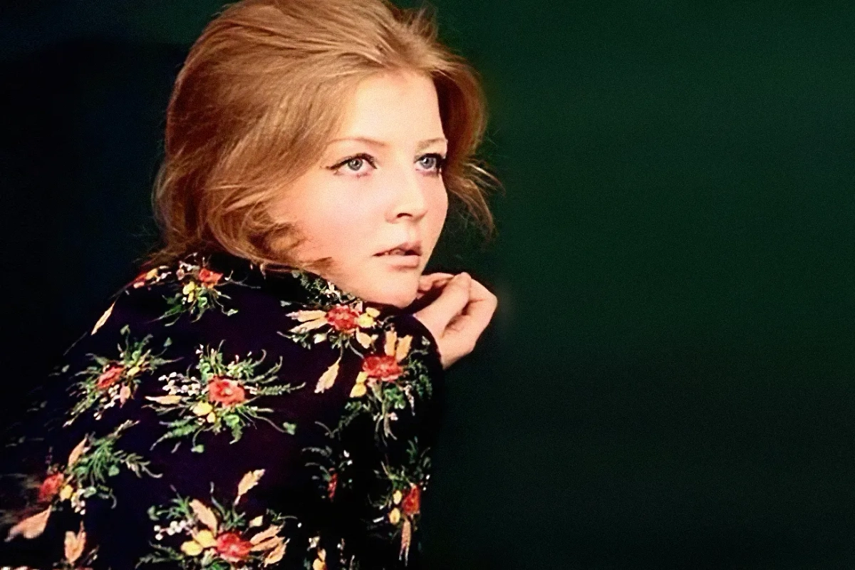 Как мода помогает понять героев «Иронии судьбы». Фото © Кадр из фильма «Ирония судьбы, или С лёгким паром!», режиссёр Эльдар Рязанов, сценарий Эмиль Брагинский, Эльдар Рязанов / kino-teatr