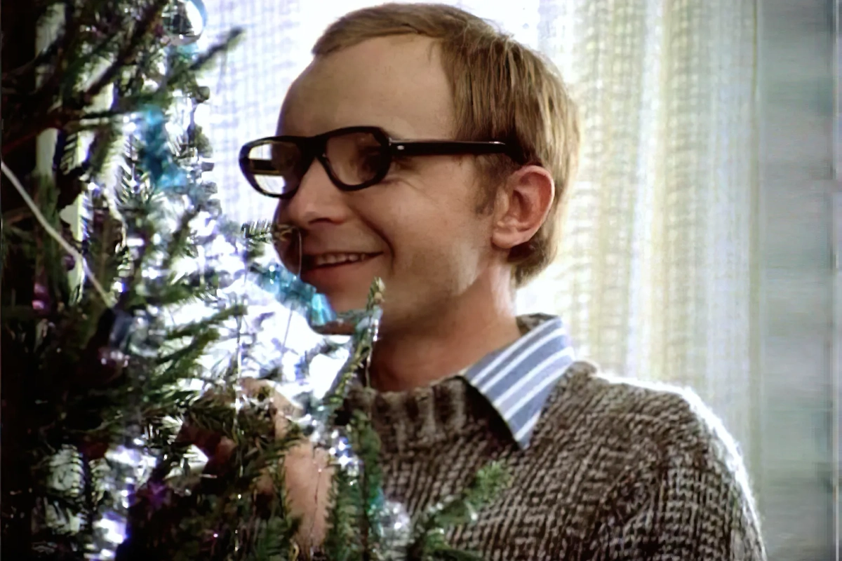 Как костюмы героев «Иронии судьбы» раскрывают их характер. Фото © Кадр из фильма «Ирония судьбы, или С лёгким паром!», режиссёр Эльдар Рязанов, сценарий Эмиль Брагинский, Эльдар Рязанов / kino-teatr