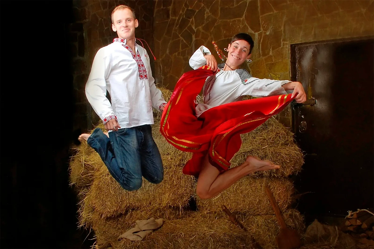 Нацист Середюк со своей бывшей женой Маричкой — дочерью Жука. Фото © VK / Марічка Середюк