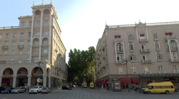 Сталинки на площади Марджанишвили в Тбилиси. Фото © google.ru 