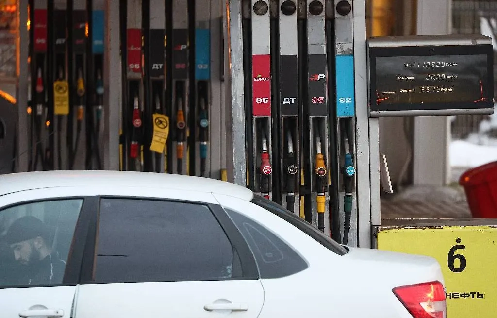 Бензин дешевеет на бирже. Фото © ТАСС / Сергей Булкин