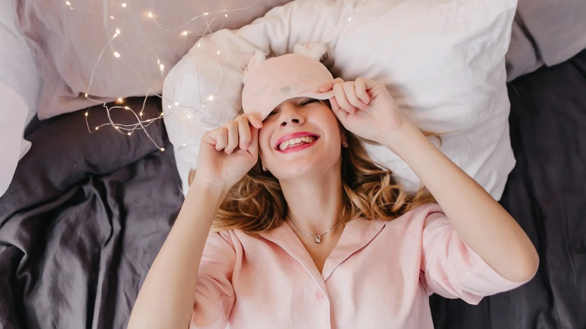 Сны, которые предсказывают деньги. Фото © Freepik / lookstudio 