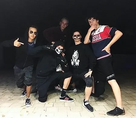 Михаил Порошенко в 2017 году «прославился» на всю Украину в одежде с российской символикой. Фото © life.ru