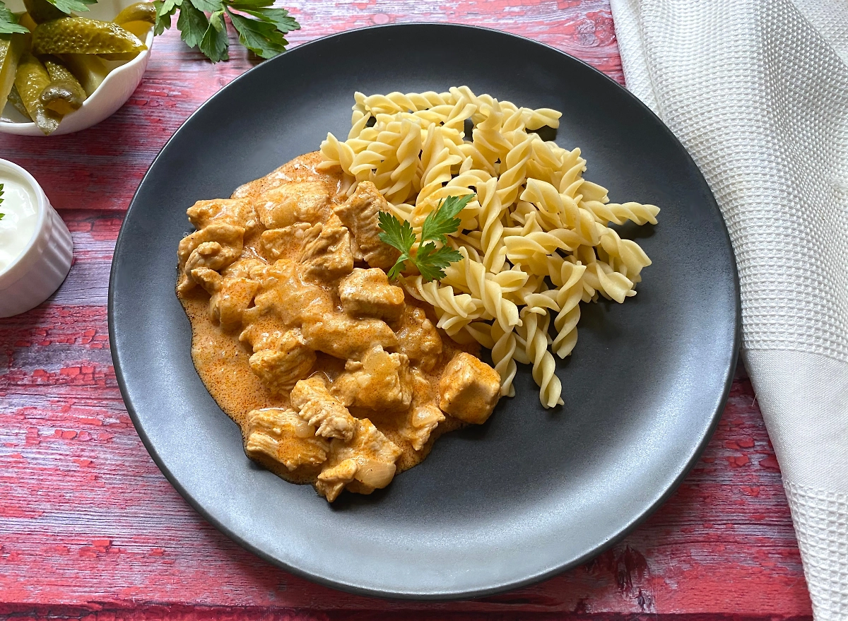 Гуляш из курицы — диетический вариант. Фото © Shutterstock / FOTODOM / Nagy Julia