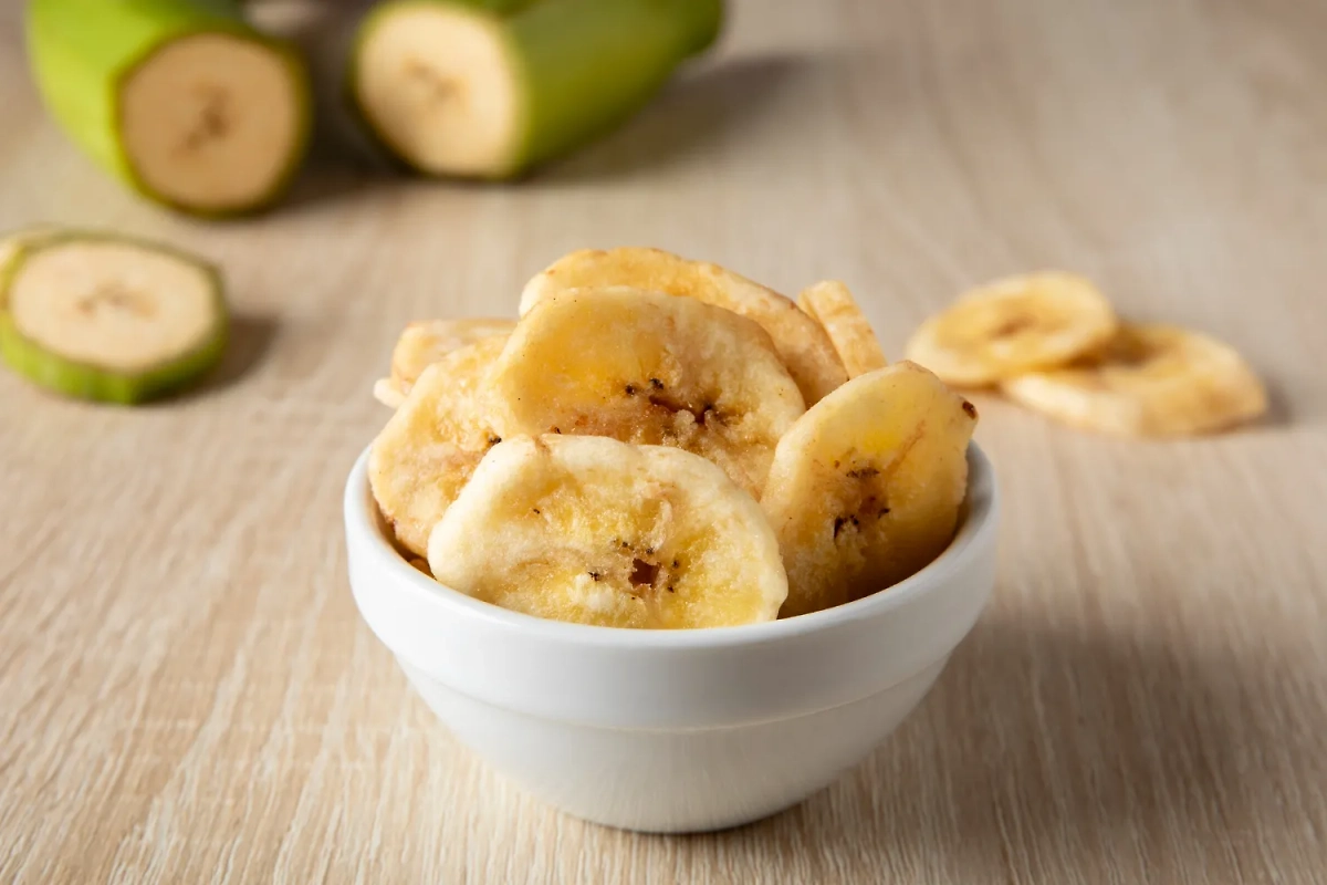 А это великолепное блюдо, жареные бананы, пришло к нам прямиком из Таиланда. Лучше, чем ттокпокки. Фото © Freepik