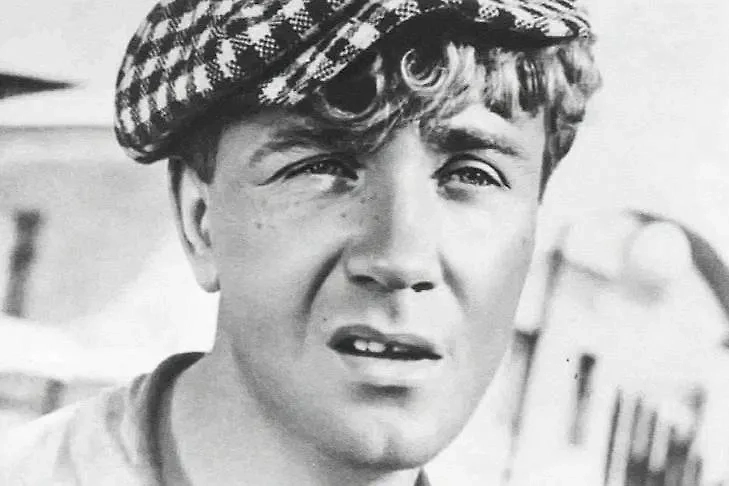 В каких фильмах играл Леонид Куравлёв? Он играл в кино ещё в университете. Это нормальная практика для студентов ВГИКа. Фото © Кадр из фильма «Золотой телёнок», режиссёр Михаил Швейцер, сценаристы Михаил Швейцер, Илья Ильф, Евгений Петров / Kino-teatr