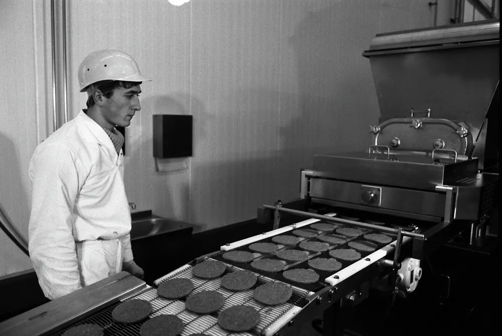 В 1930-е, при Сталине, советские чиновники считали, что США — передовая в мире страна в области пищевой промышленности. И любили всё повторять. Фото © РИА «Новости» / Юрий Абрамочкин