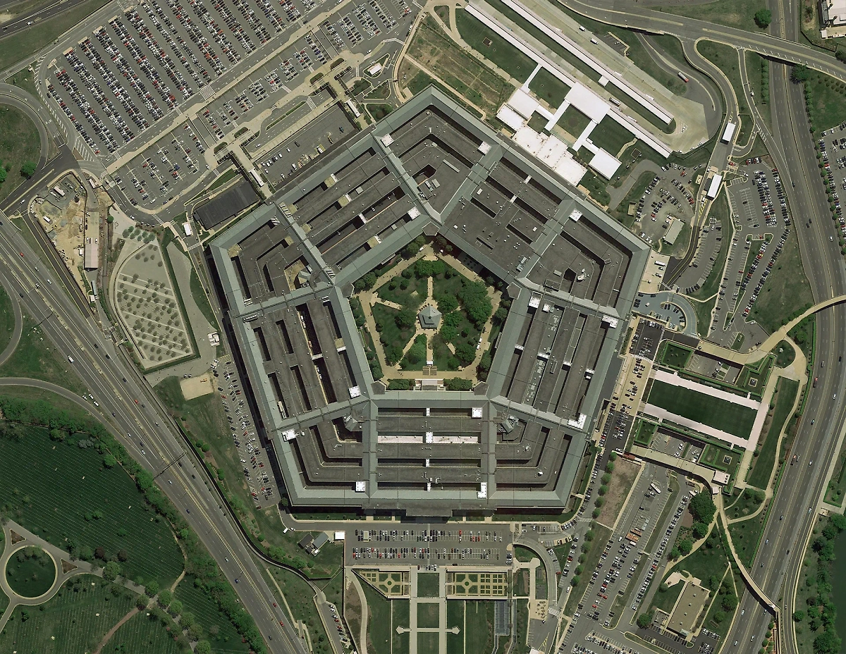 Пентагон построен... Странно. В Вашингтоне в момент его строительства, видимо, очень любили загадочность и скрытые смыслы. Фото © Shutterstock / FOTODOM / burakyalcin