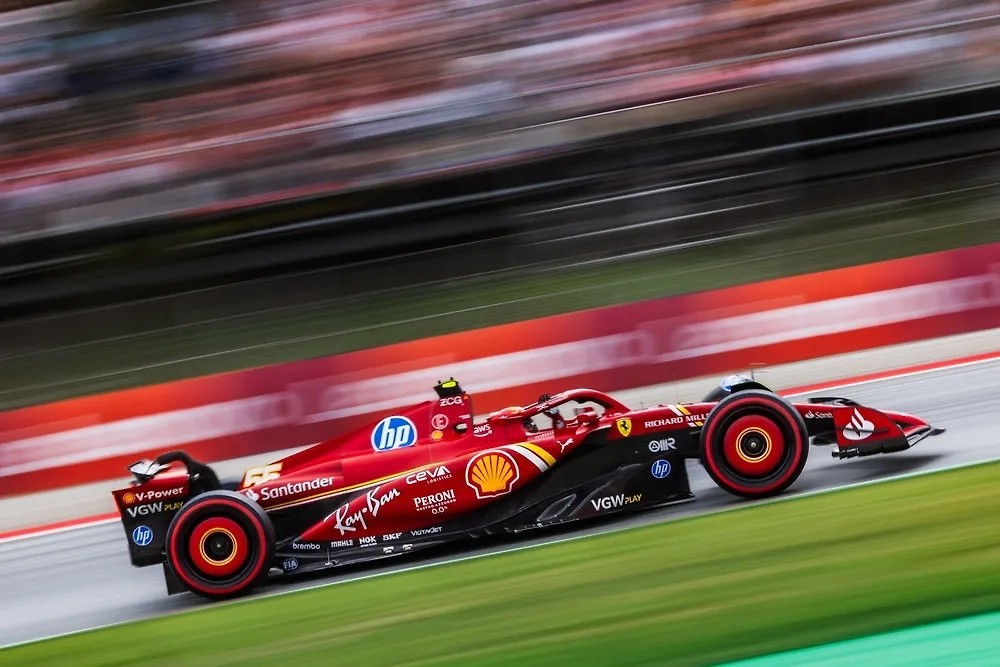 «Формула-1» — зрелищные гонки. Фото © Shutterstock / FOTODOM / Jay Hirano