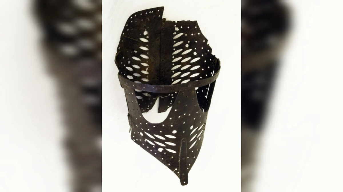 Корсеты порой делали из железа, стали или свинца. Екатерина Медичи сузила такими талию до 33 см. Фото © Wikipedia / York Museums Trust Staff