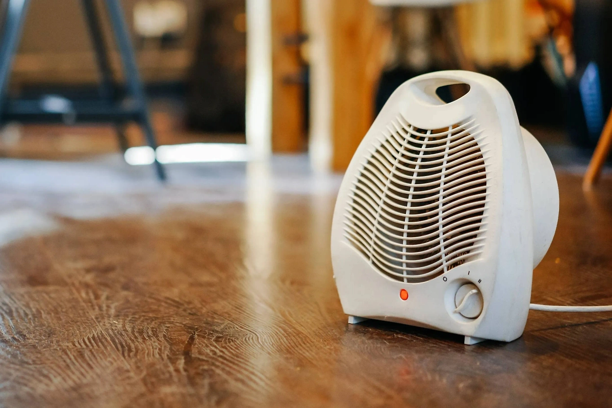 Керамический тепловентилятор. Фото © Shutterstock / FOTODOM / Dmitry Galaganov