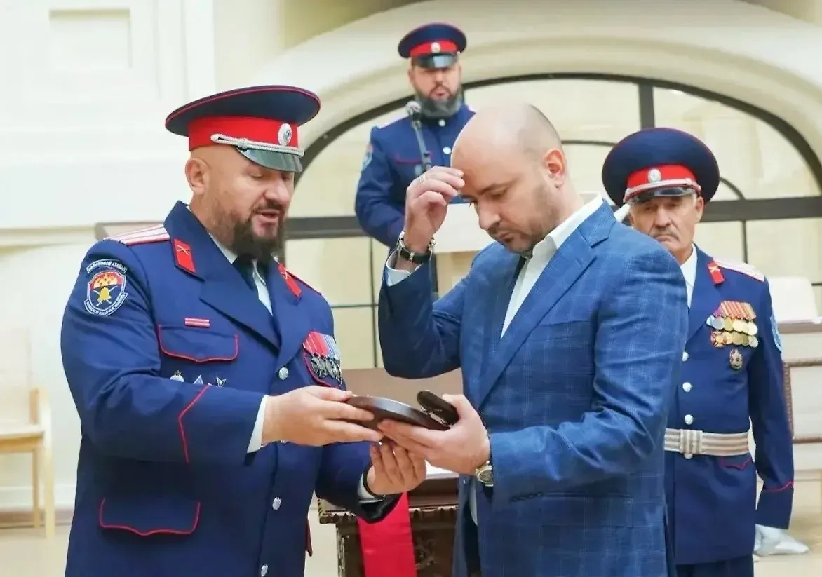 Вячеслав Федорищев прошёл православную процедуру верстания в казаки. Фото © VK / Вячеслав Федорищев