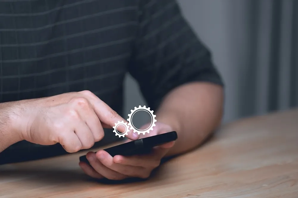 Приложения для прослушки боятся этого как огня! Просто следите за своим телефоном. Фото © Shutterstock / FOTODOM / kanlaya wanon