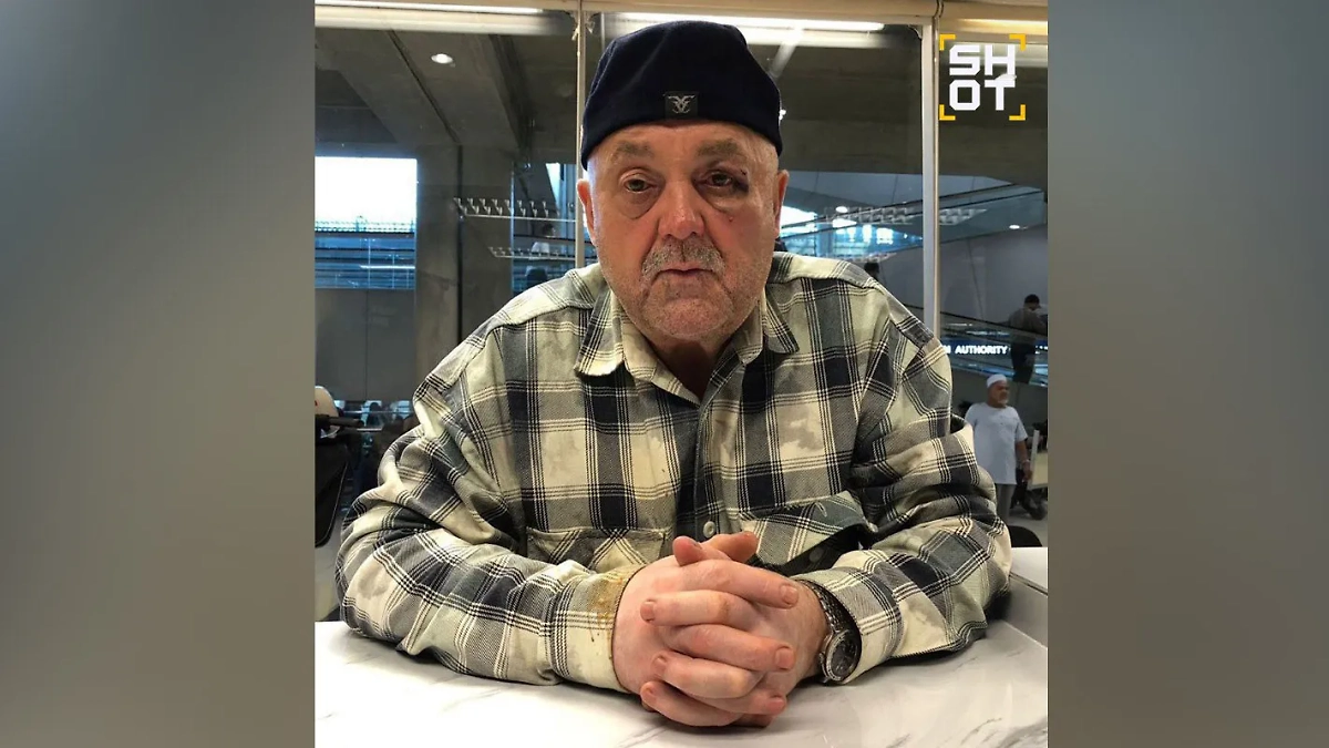 У Валерия украли деньги и билет домой. Фото © SHOT