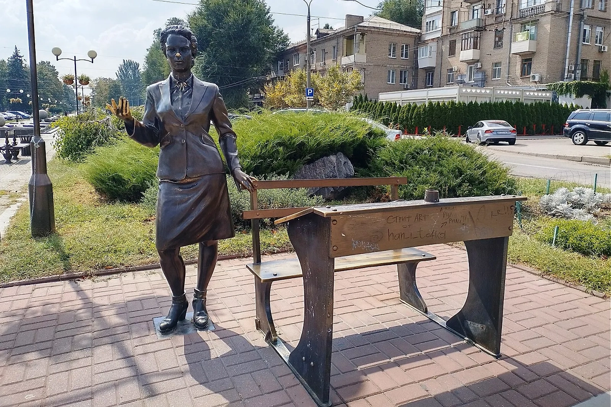 Памятник героям фильма «Весна на Заречной улице» в Запорожье. Фото © Wikipedia / Половко Сергей Николаевич