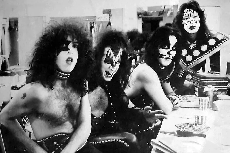Группа KISS была основана Полом Стэнли (Стэнли Айзен) и Джином Симмонсом (Хаим Витц) в начале 70-х в Нью-Йорке. Фото © Wikipedia