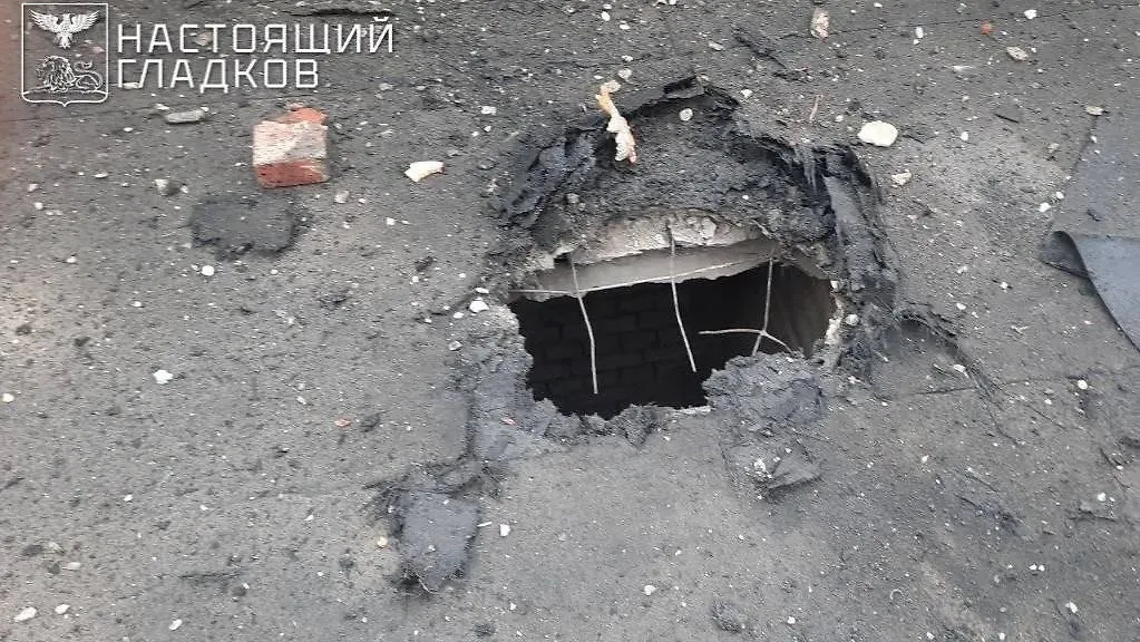 Кровля жилого дома после атаки ВСУ. Фото © Telegram / Настоящий Гладков 