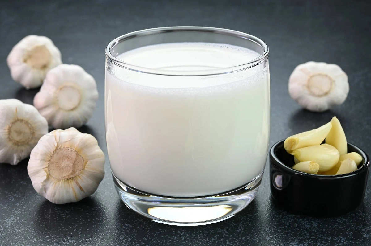 Лучшие согревающие напитки при температуре и кашле: рецепты с мёдом и специями. Фото © Shutterstock / FOTODOM / jayk67