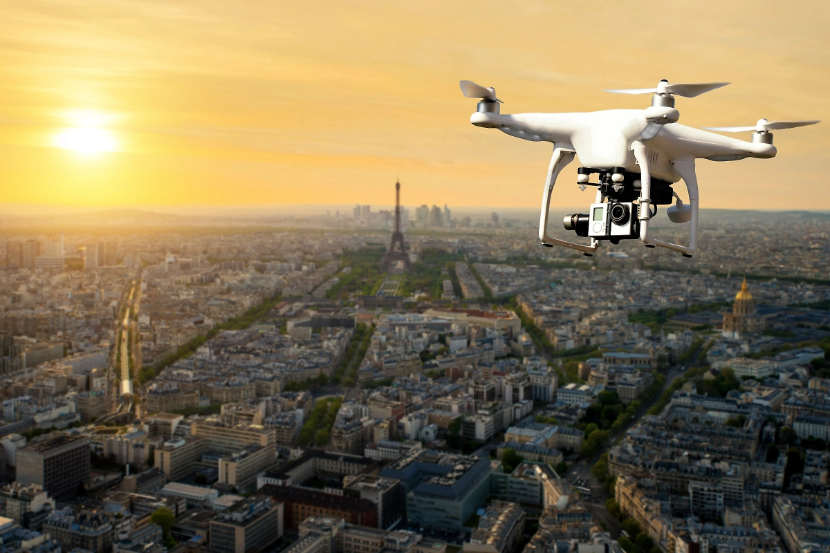 Почему в Европе вдруг испугались обычных дронов. Фото © Shutterstock / FOTODOM / PrasitRodphan