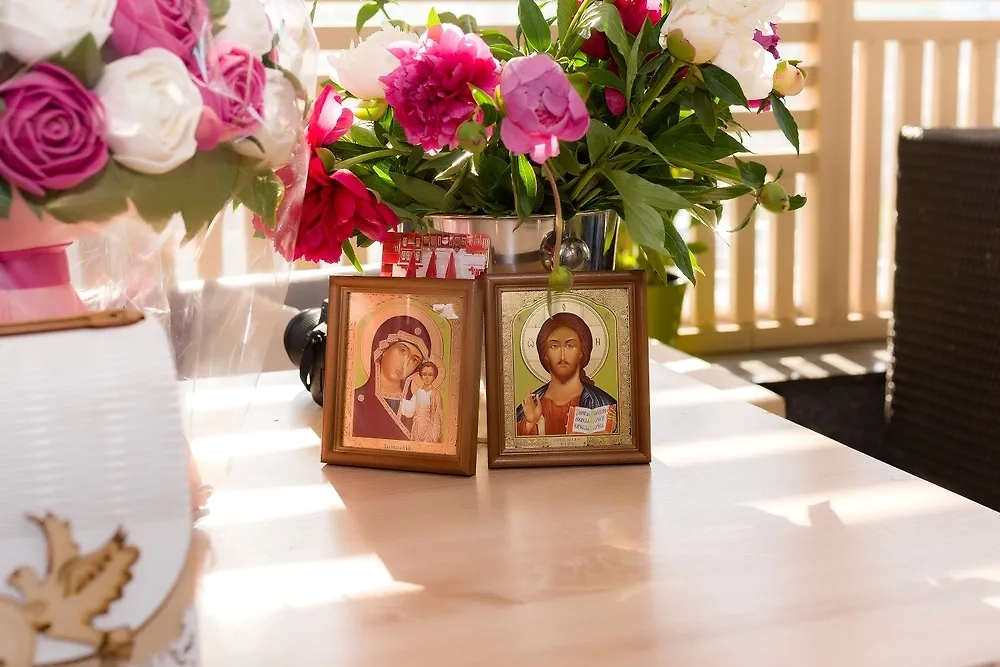 Где вешать иконы — это не такой важный вопрос. Важнее, что это будет за икона. Фото © Shutterstock / FOTODOM / Lyubov Kolyaganova