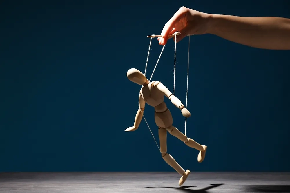 Вы почувствовали, что теряете свою творческую энергию. Как будто бы вы — всего лишь марионетка. Фото © Shutterstock / FOTODOM / AtlasStudio