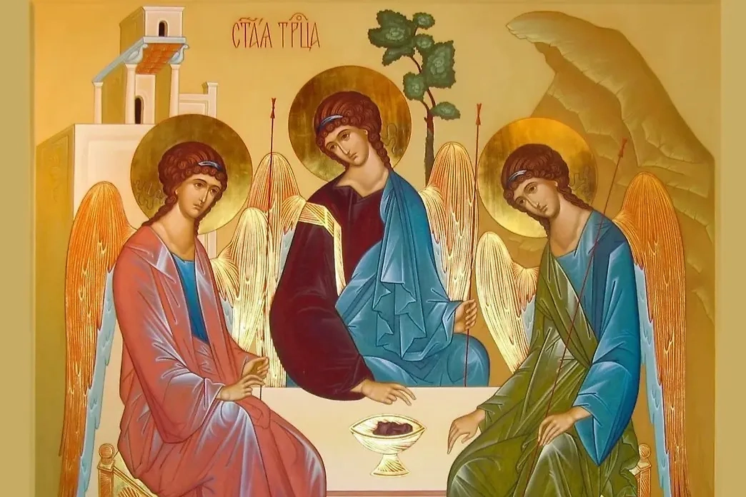 Образ Святой Троицы — эту икону можно поставить над самим Спасителем. Так вы подтвердите триединство Бога. Фото © azbyka