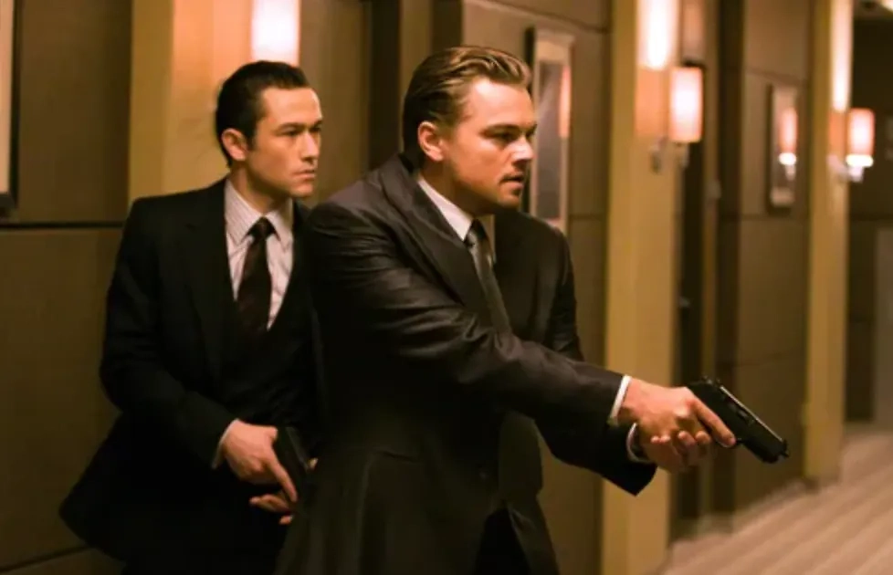 «Начало» фильм про ограбление: сюжет триллера Кристофера Нолана с рейтингом 8,8. Фото © Кадр из фильма «Начало», режиссёр Кристофер Нолан, сценарист Кристофер Нолан / Kinopoisk