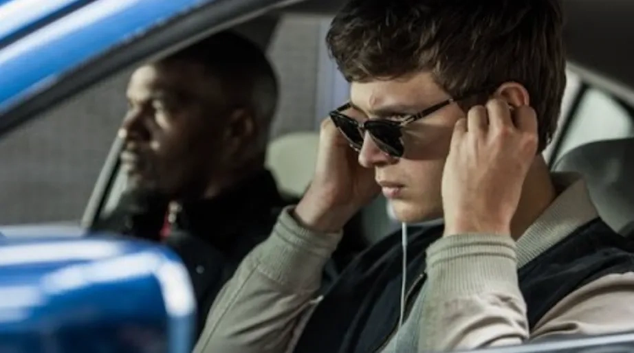 «Малыш на драйве» фильм: боевик Эдгара Райта про водителя и ограбления под музыку. Фото © Кадр из фильма «Малыш на драйве», режиссёр Эдгар Райт, сценарист Эдгар Райт / Kinopoisk