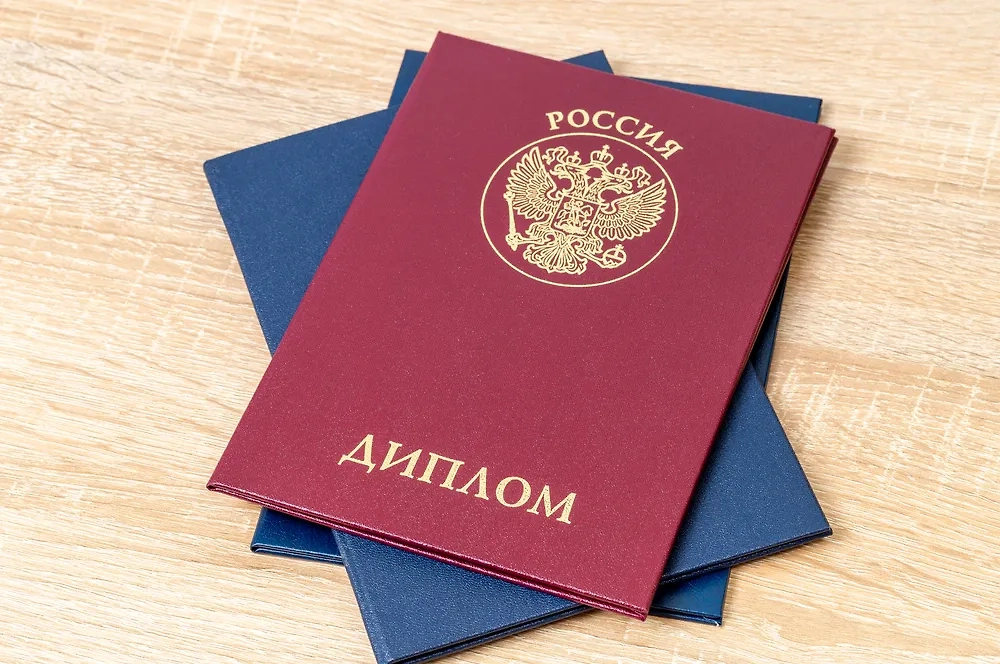 630 000 рублей в год: Счётная палата выяснила, за какой диплом родители платят больше всего. Фото © Shutterstock / FOTODOM / AntonSAN