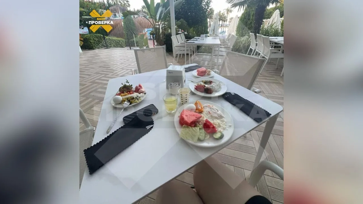 Шведский стол в турецком отеле. Фото © Telegram / SHOT ПРОВЕРКА