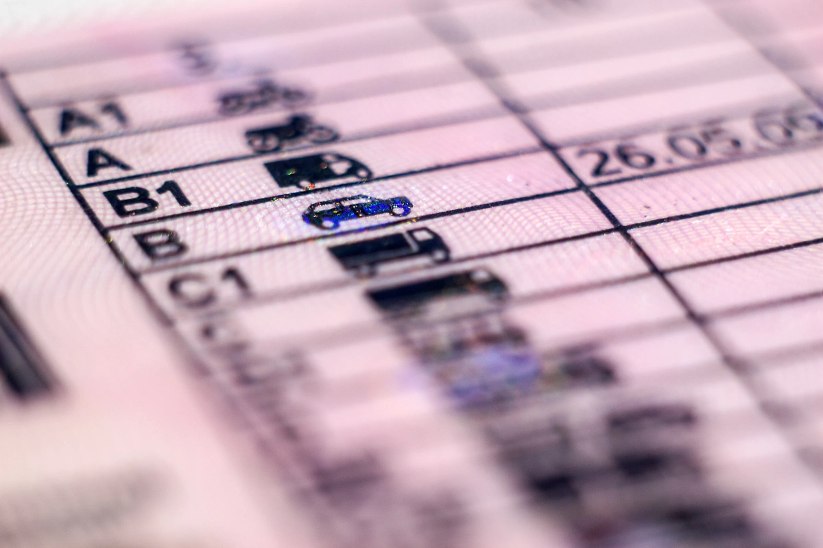 На кого распространяется продление водительских прав. Фото © Shutterstock / FOTODOM / Bartosz Zakrzewski