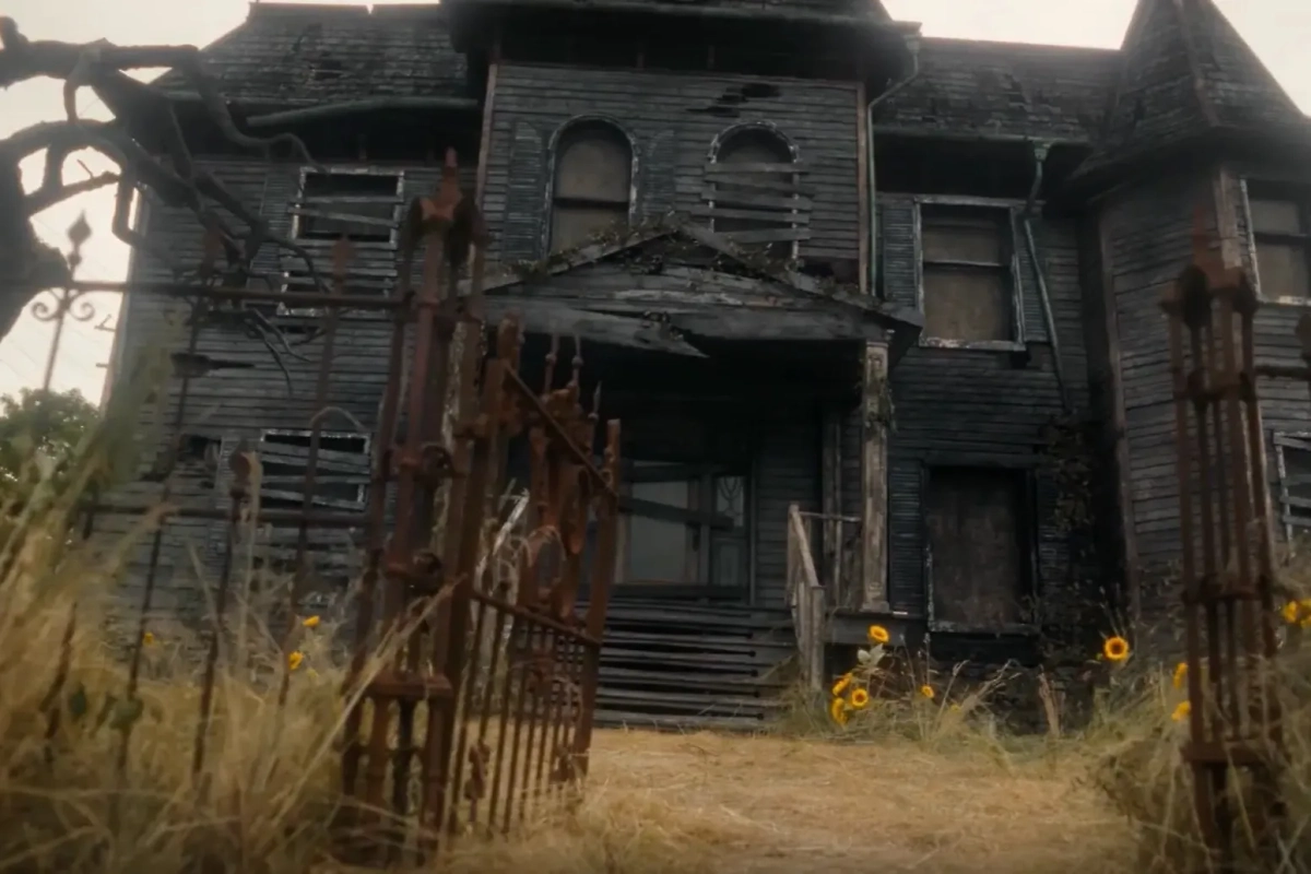 «Оно: добро пожаловать в Дерри» 2025-го с первых кадров завораживает: та самая винтажная атмосфера, которой нам так не хватало! Фото © «Оно: Добро пожаловать в Дерри», режиссёр Андрес Мускетти, сценаристы Андрес Мускетти, Барбара Мускетти, Стивен Кинг и др. / Kinopoisk