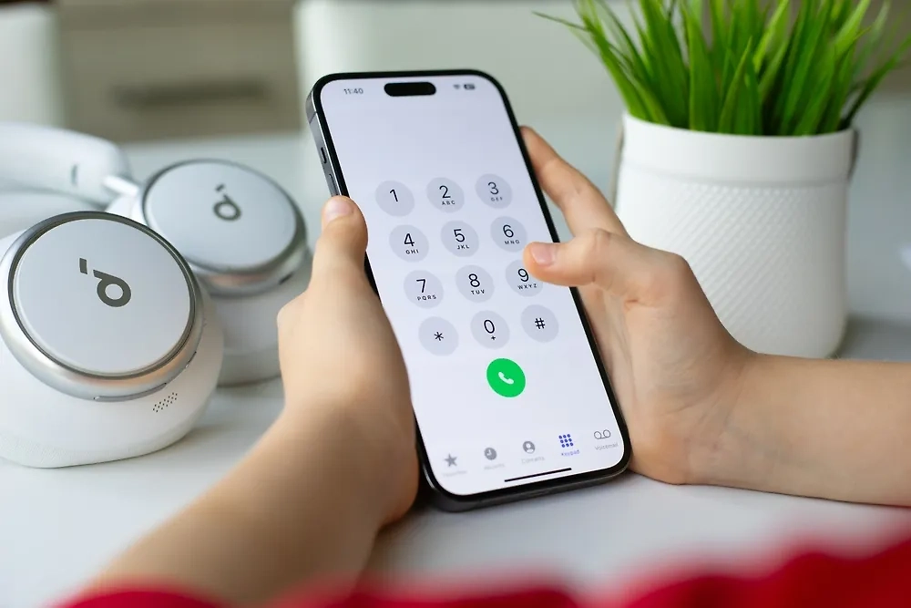 Нельзя полностью запрещать ребёнку гаджеты без альтернативы. Фото © Shutterstock / FOTODOM / DenPhotos