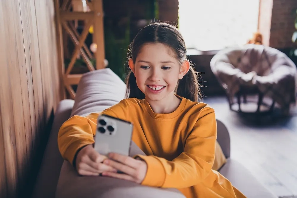 Нельзя применять с гаджетами систему наказаний и поощрений. Фото © Shutterstock / FOTODOM / Roman Samborskyi