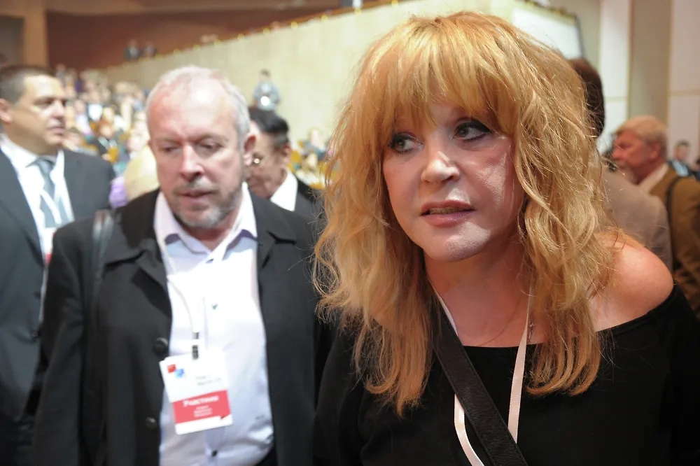 Пугачёва и Макаревич* получают около 60 тысяч. Фото © РИА «Новости» / Григорий Сысоев