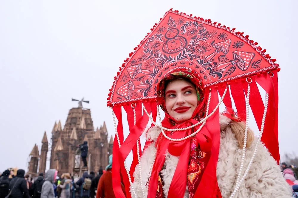 Кокошник тренд 2025 — это реальность, а не фантастика. Фото © ТАСС / Вероника Зорина