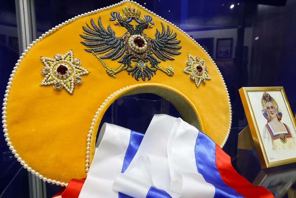 Русский кокошник своими руками — так тоже можно, представляете?Фото © ТАСС / Сергей Карпухин/