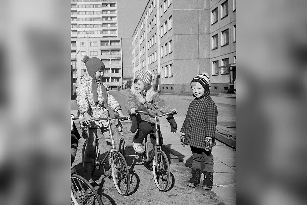 Жизнь советских дворов в фотографиях: от новостроек до старых кварталов. Фото © Фотохроника ТАСС