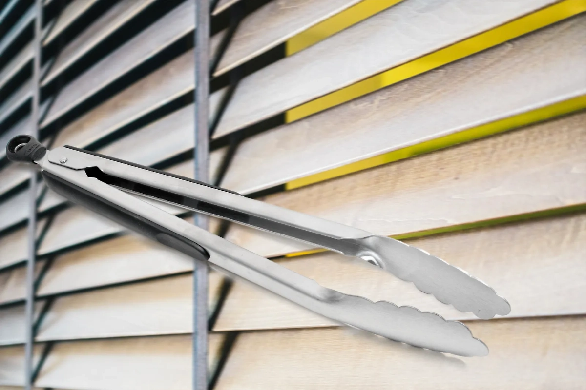 Как почистить батарею? Как протереть от пыли жалюзи? Это сложные вопросы, но есть пара лайфхаков. Фото © Freepik / mrsiraphol