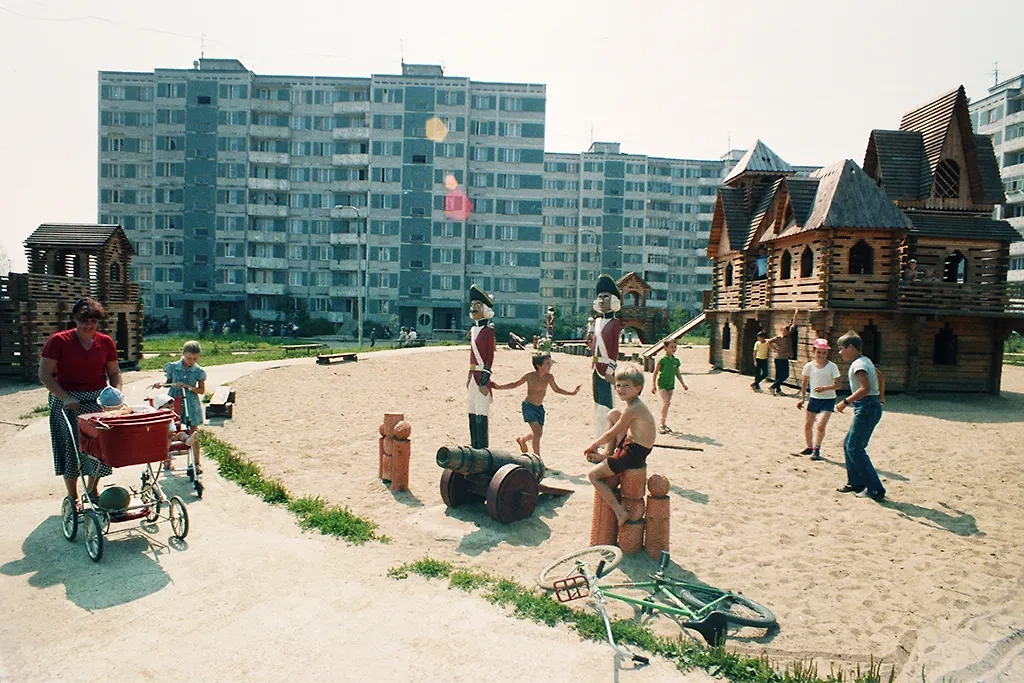 Жизнь в советских дворах: 10 фотографий от 1972-го до 1991 года. Фото © ТАСС / Игорь Зотин, Геннадий Хамельянин