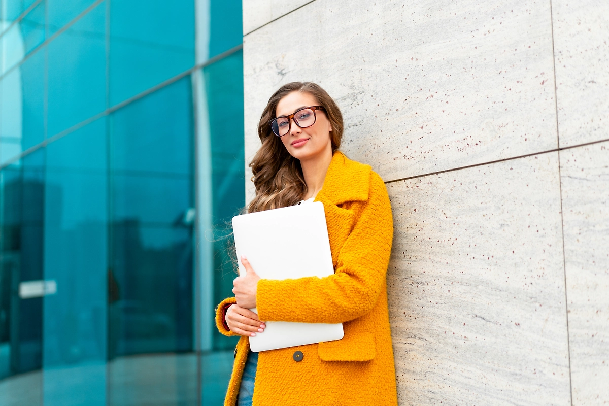 Шаманка назвала цвета, которые притягивают удачу в ноябре. Фото © Shutterstock / FOTODOM /andreonegin