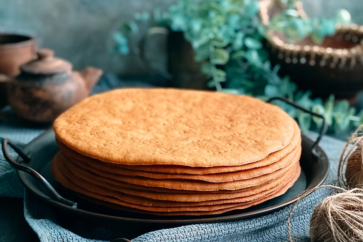 Коржи для торта «Добош» — рецепт приготовления. Фото © Shutterstock / FOTODOM / David Tadevosian