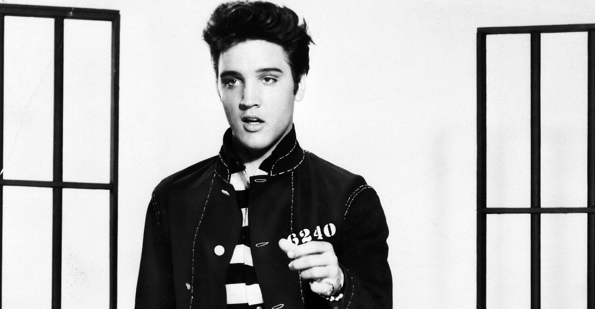 Обстоятельства смерти Элвиса Пресли туманны. Он умер в своём поместье в ванной. Может, Элвис жив? Фото © Wikipedia / Metro-Goldwyn-Mayer, Inc.
