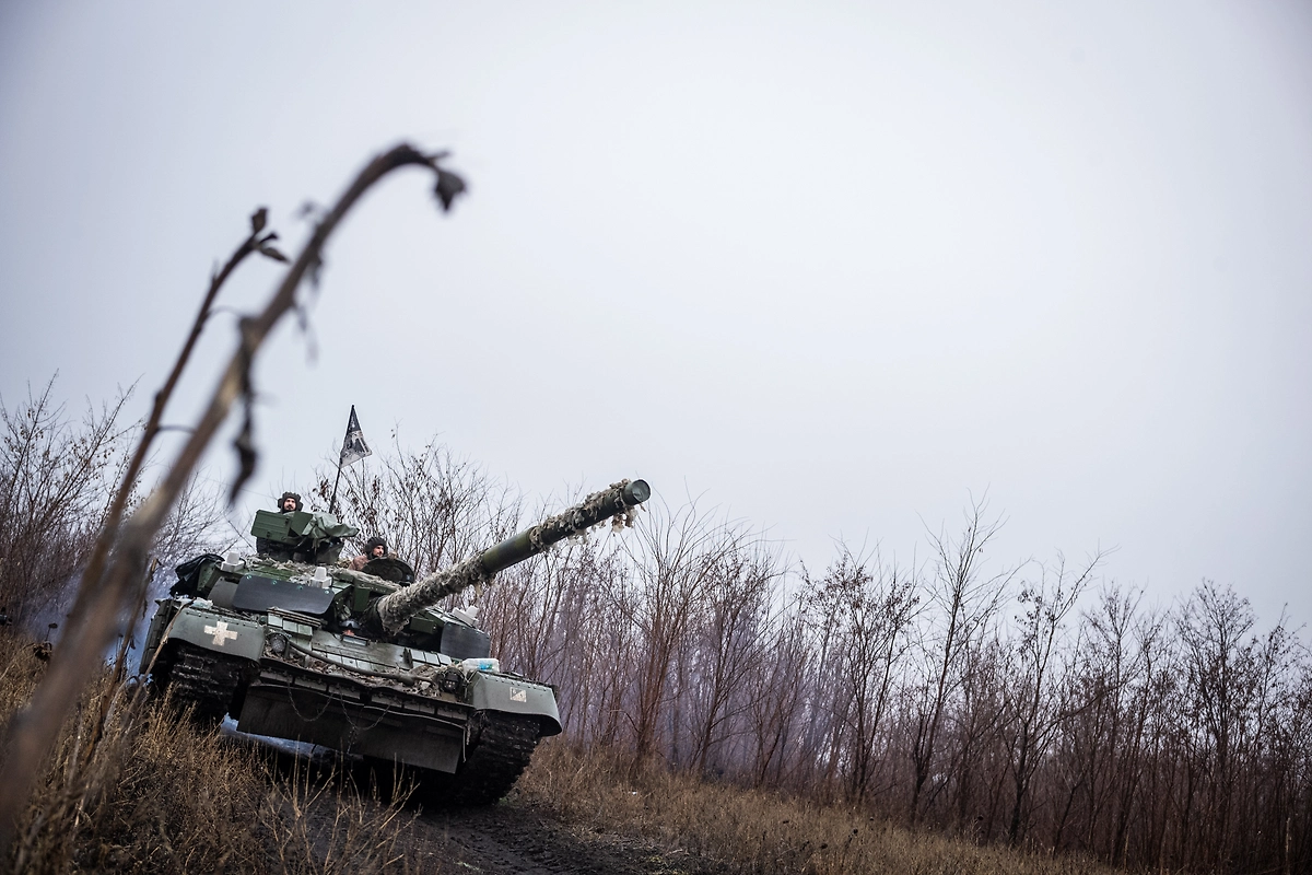 Украинский танк с символикой Третьего рейха. Фото © Getty Images Wolfgang Schwan / Anadolu