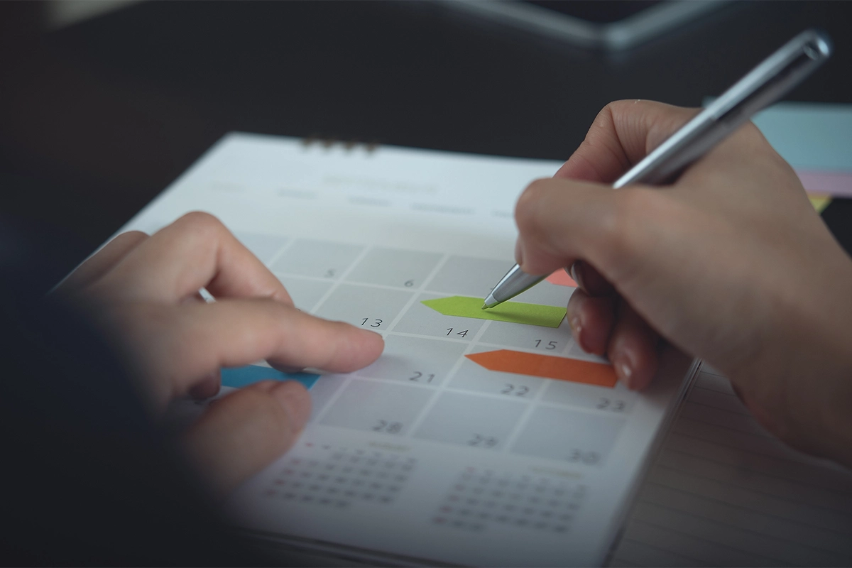 Ноябрь 2025 года станет месяцем революций и потрясений: прогноз Глобы. Фото © Shutterstock / FOTODOM / TippaPatt